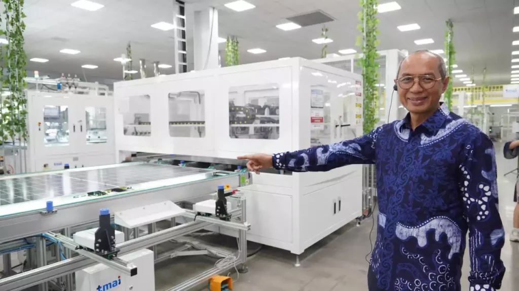 pln luncurkan pabrik solar panel di kendal